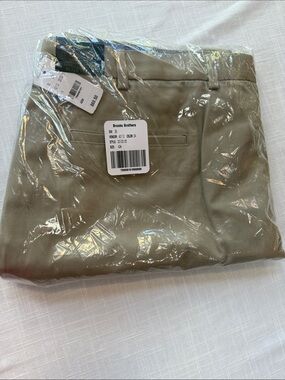 Brooks Brothers Men's Tan Chinos Flat-Front Dress  shorts